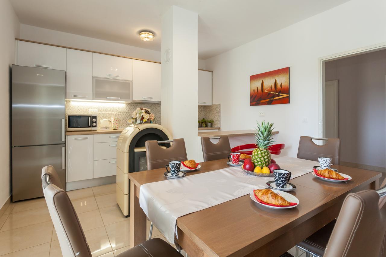Apartment Klara Биоград на Мору Екстериор снимка